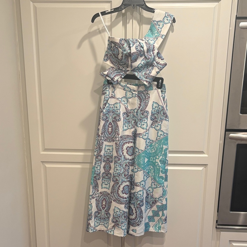 Chic One Shoulder Patterned Jumpsuit - image 1